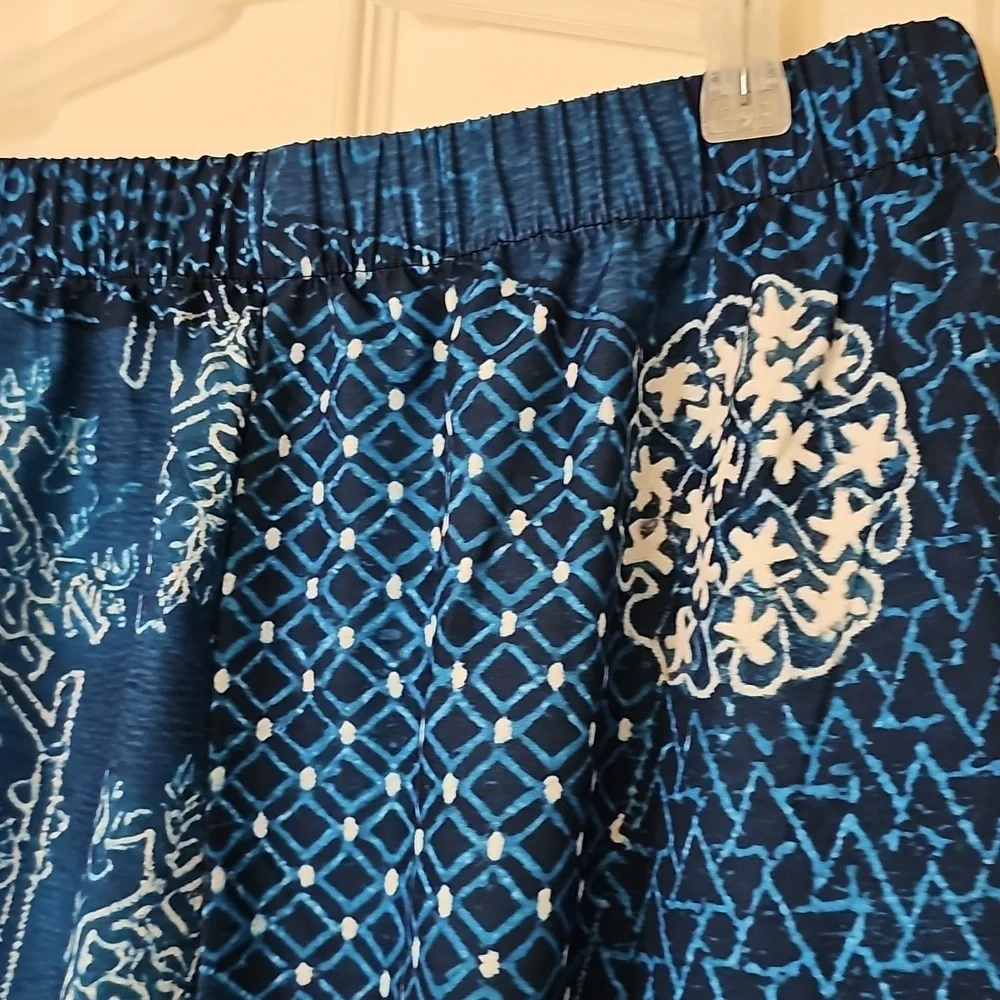 NWT Women's Capri Boho Beachy Casual Pull On Pant XL Blues Whites - Picture 12 of 14